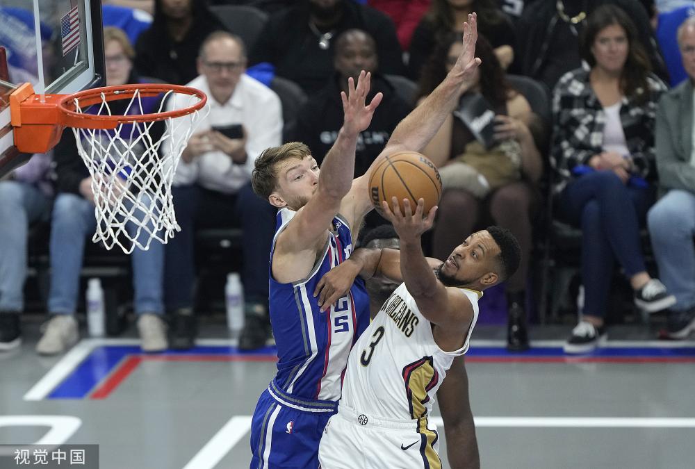 们争相捕捉 们争相捕捉