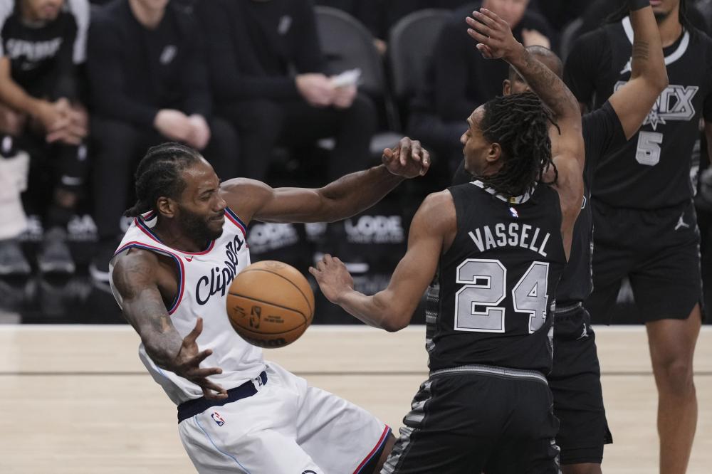 他在效力于 他在效力于