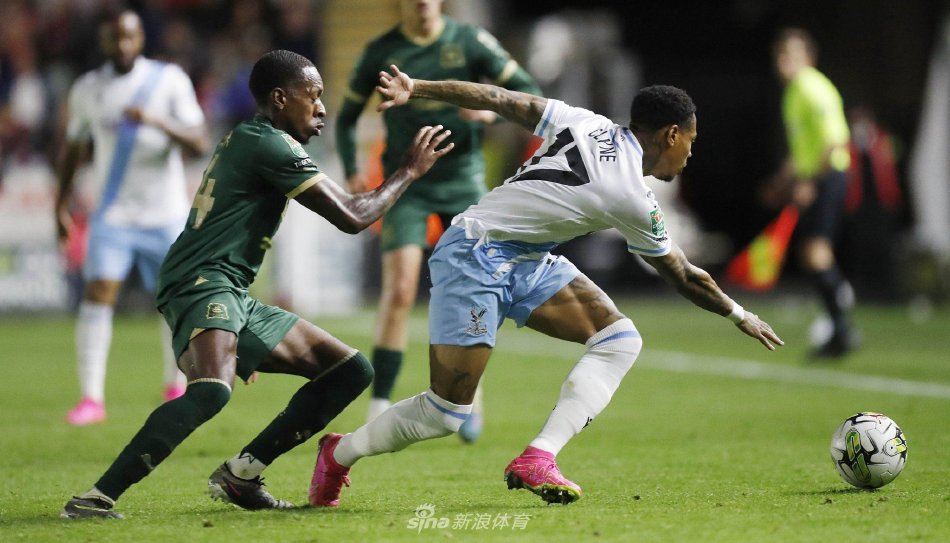 他在攻防两 他在攻防两