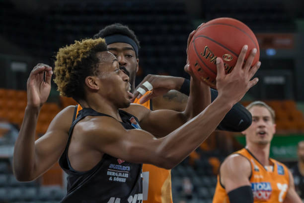 朝气蓬勃的 朝气蓬勃的